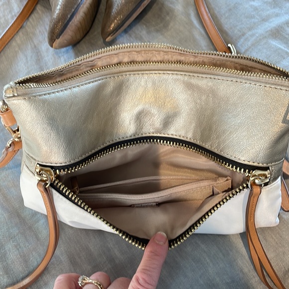 Sondra Roberts Squared gold and white cross shoulder bag. - Picture 5 of 10